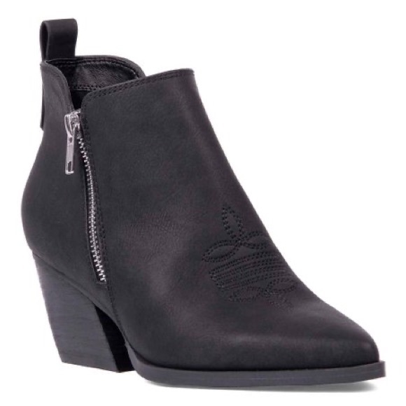 🐘 DV Flared Heel Boot - Picture 12 of 12